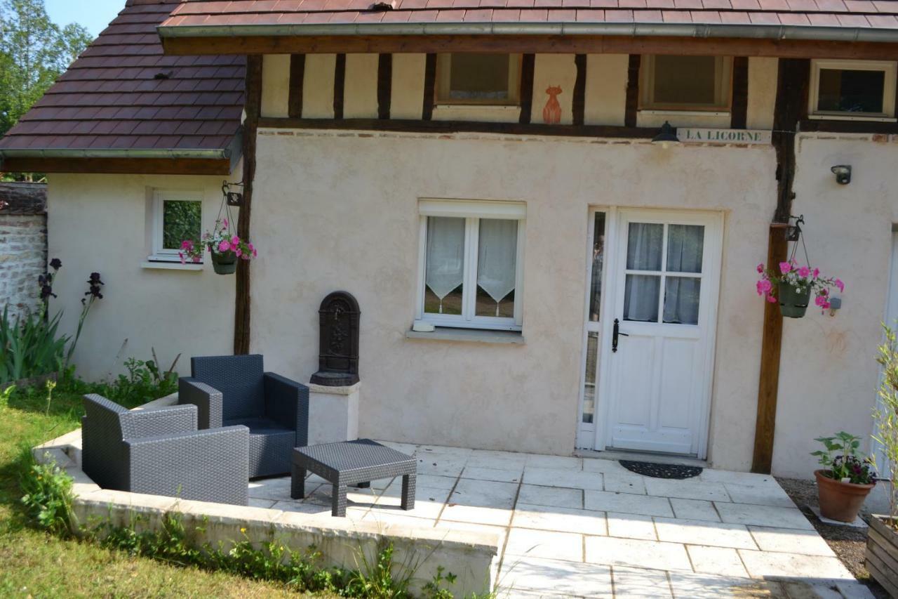 La Licorne Bed & Breakfast Lamarche-Sur-Saone Exterior photo